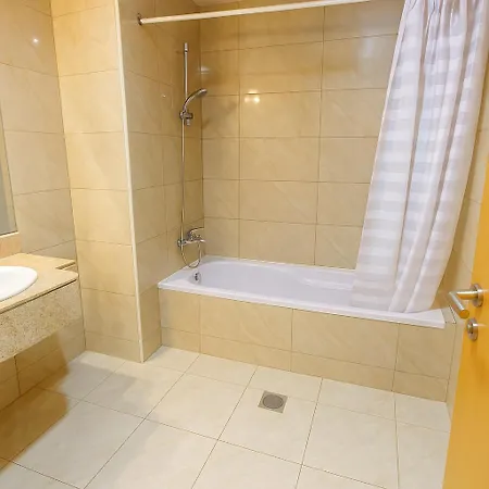 Masters And Double Rooms For Girls Only In Marina, Dubai Esterno foto
