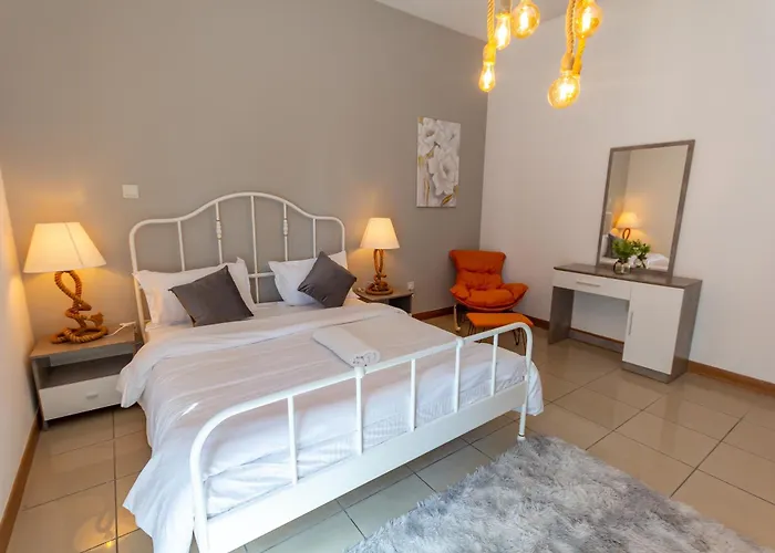 Masters And Double Rooms For Girls Only In Marina, Dubai