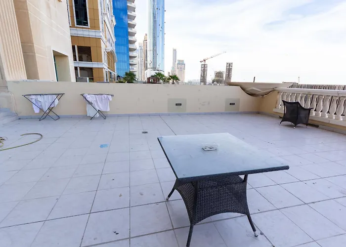 Masters And Double Rooms For Girls Only In Marina, Dubai