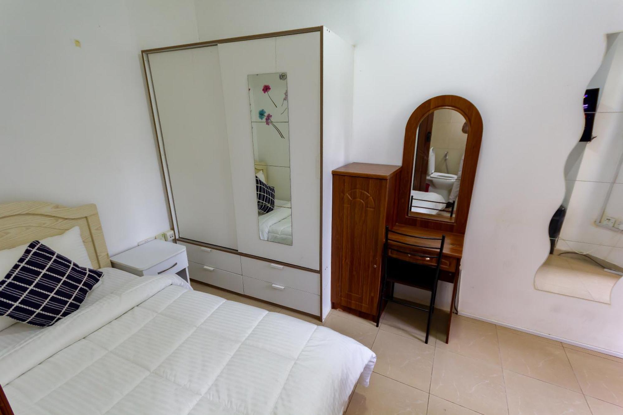 Apartment Masters And Double For Girls Only In Marina,