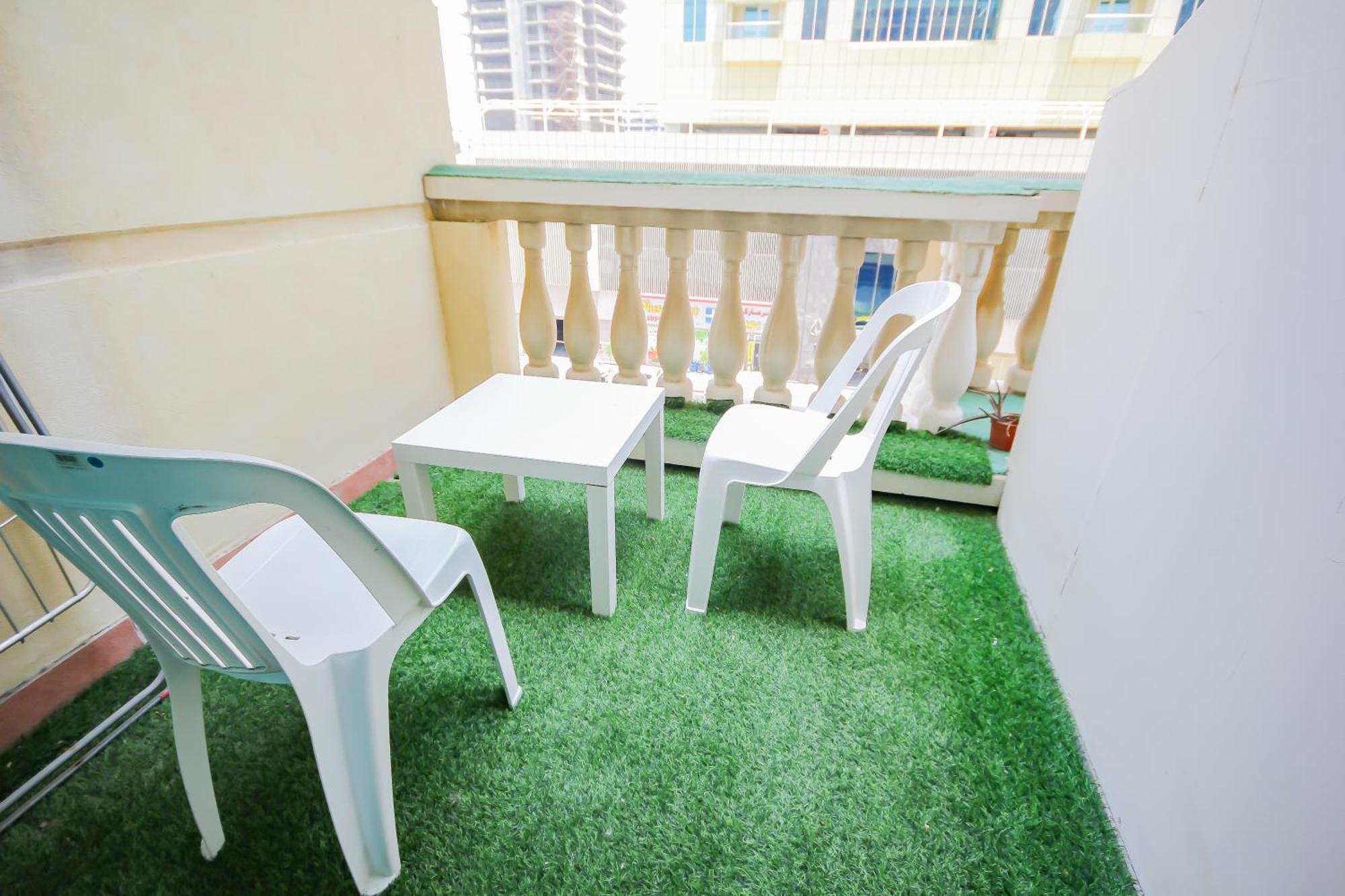 Masters And Double For Girls Only In Marina, Apartment *