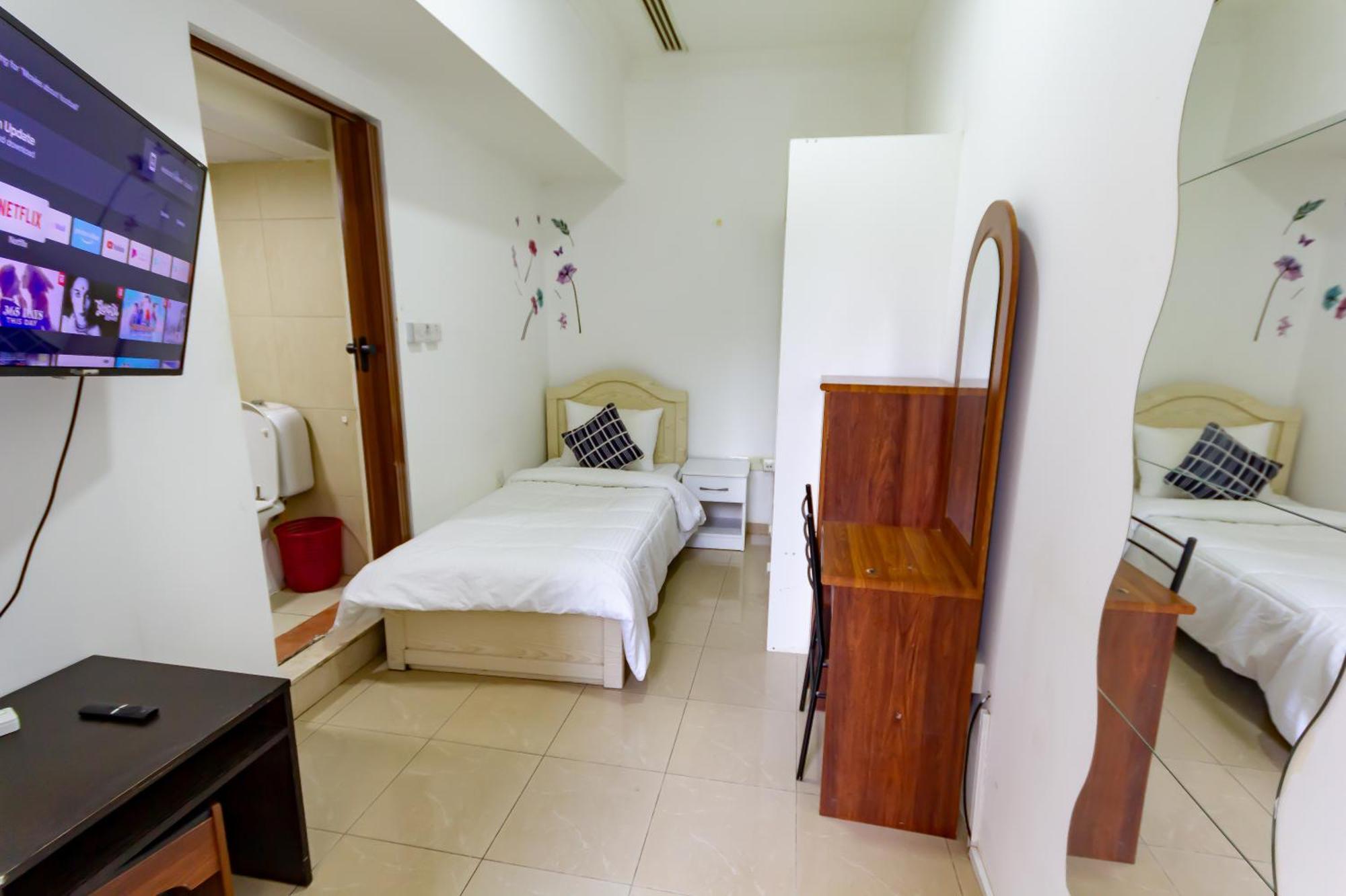 Masters And Double For Girls Only In Marina, Apartment *