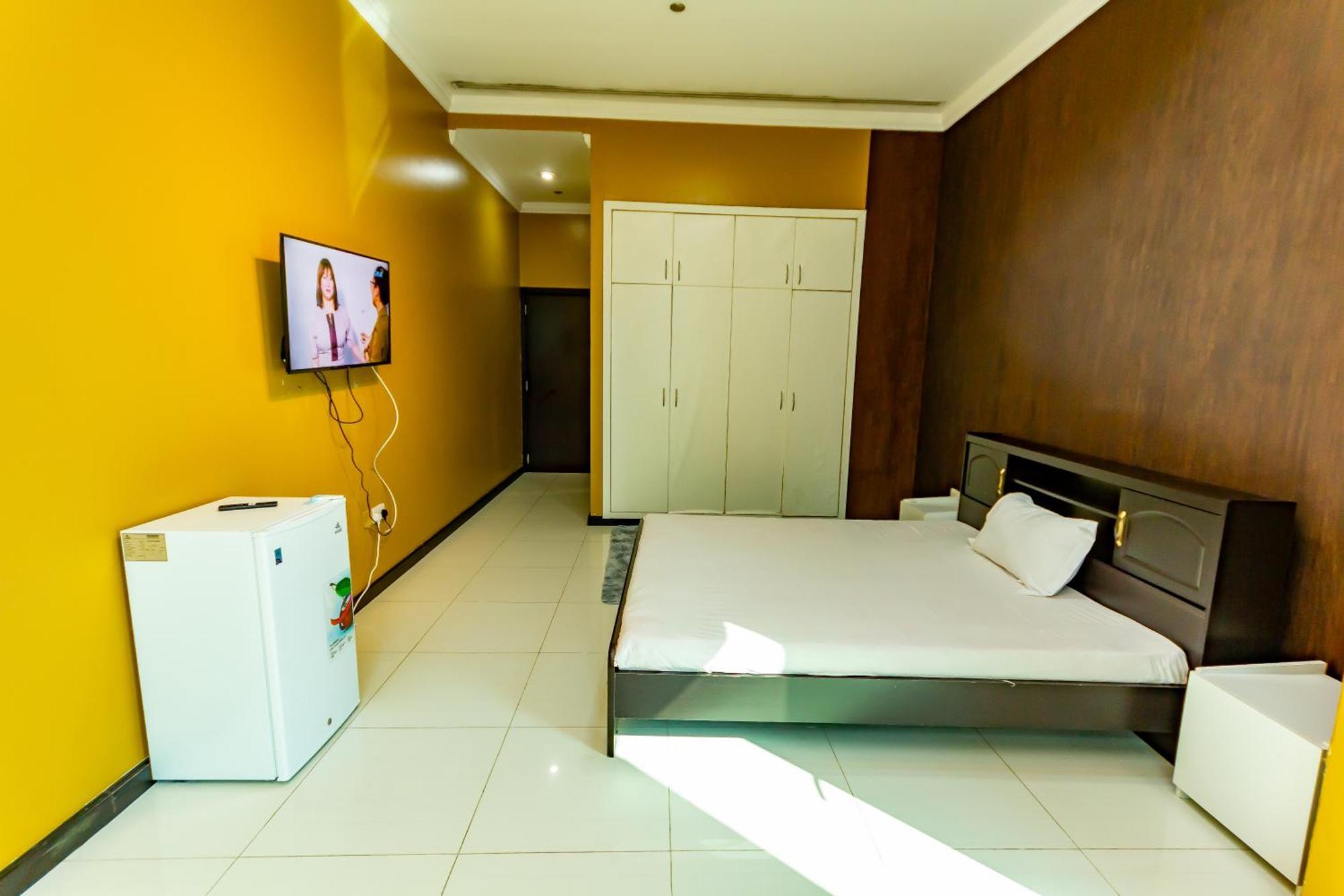 Masters And Double For Girls Only In Marina, Apartment