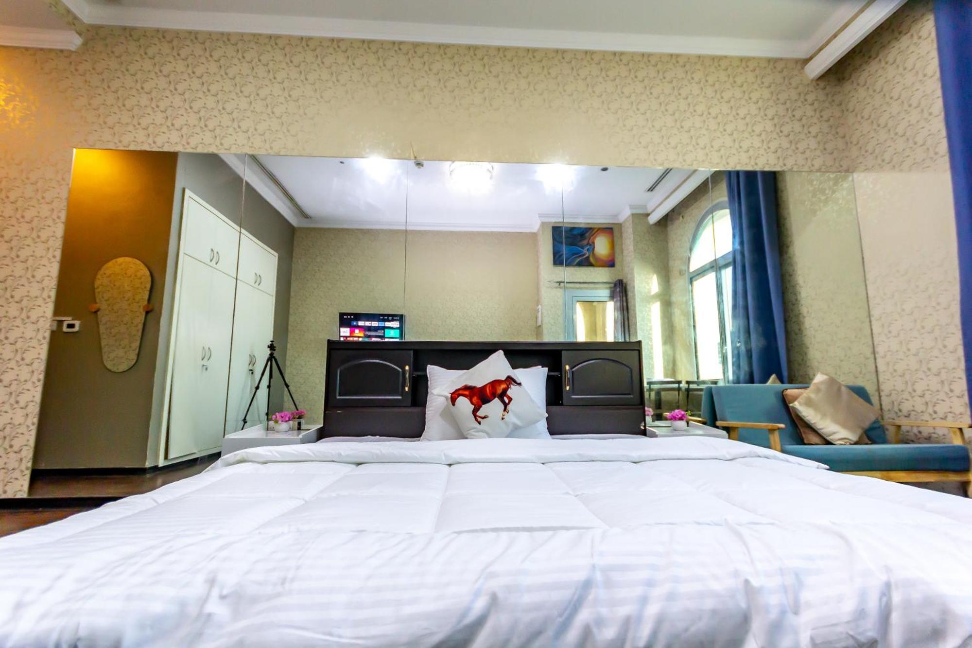 Masters And Double For Girls Only In Marina, Apartment *