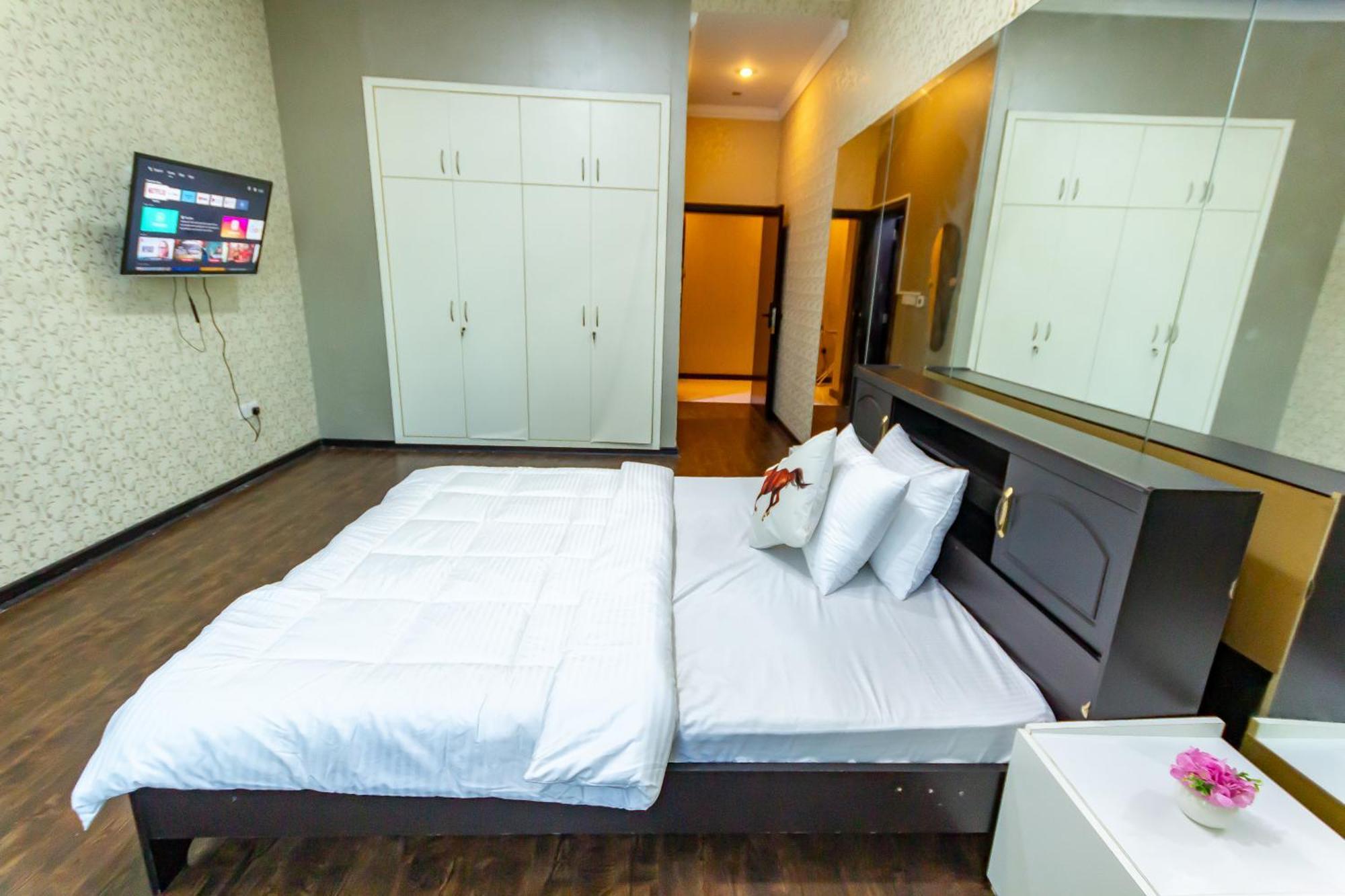 Apartment Masters And Double For Girls Only In Marina,