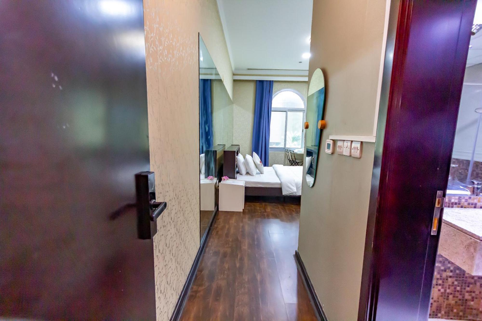 Apartment Masters And Double For Girls Only In Marina, Dubai