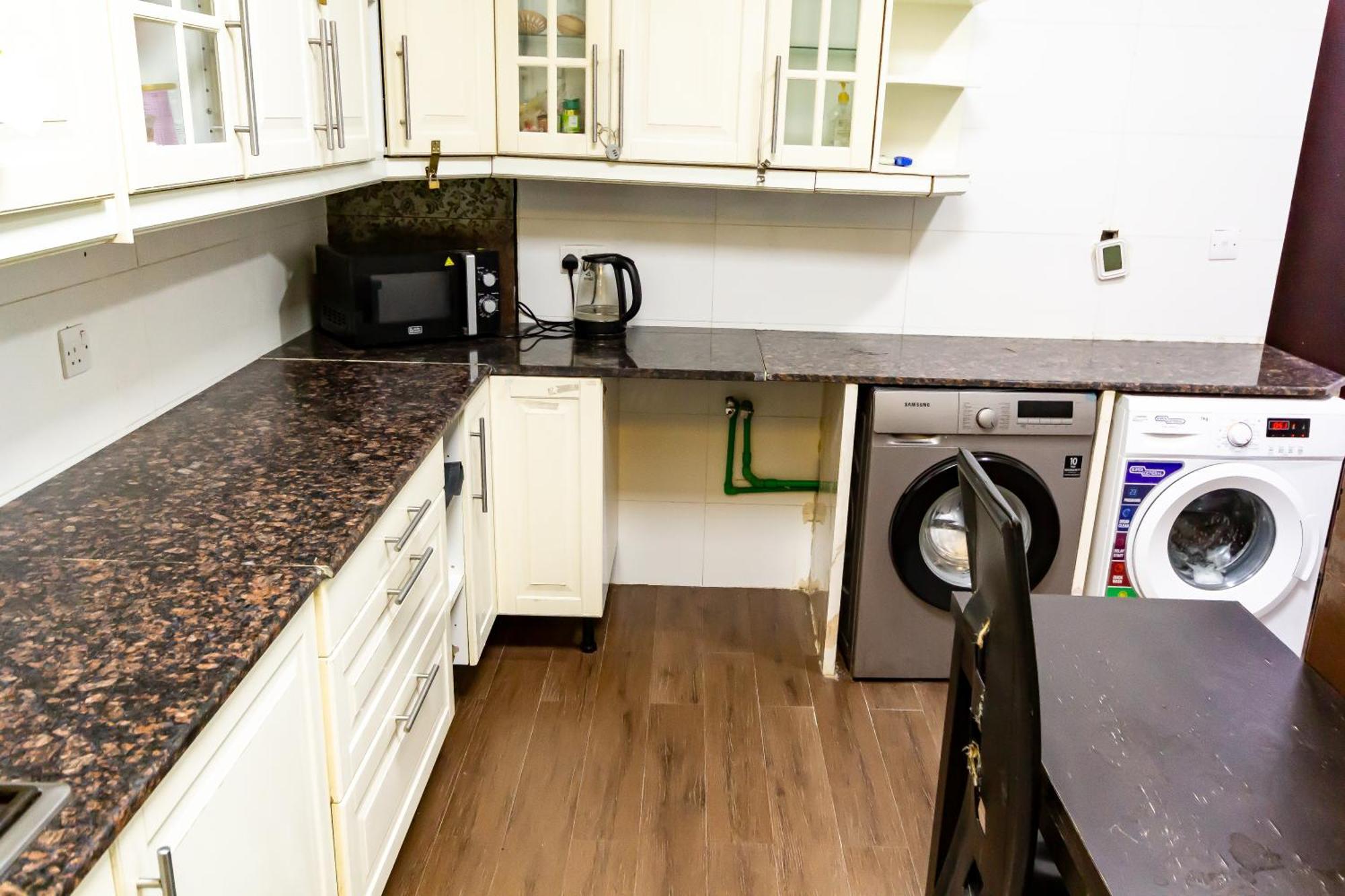 Apartment Masters And Double For Girls Only In Marina, Dubai
