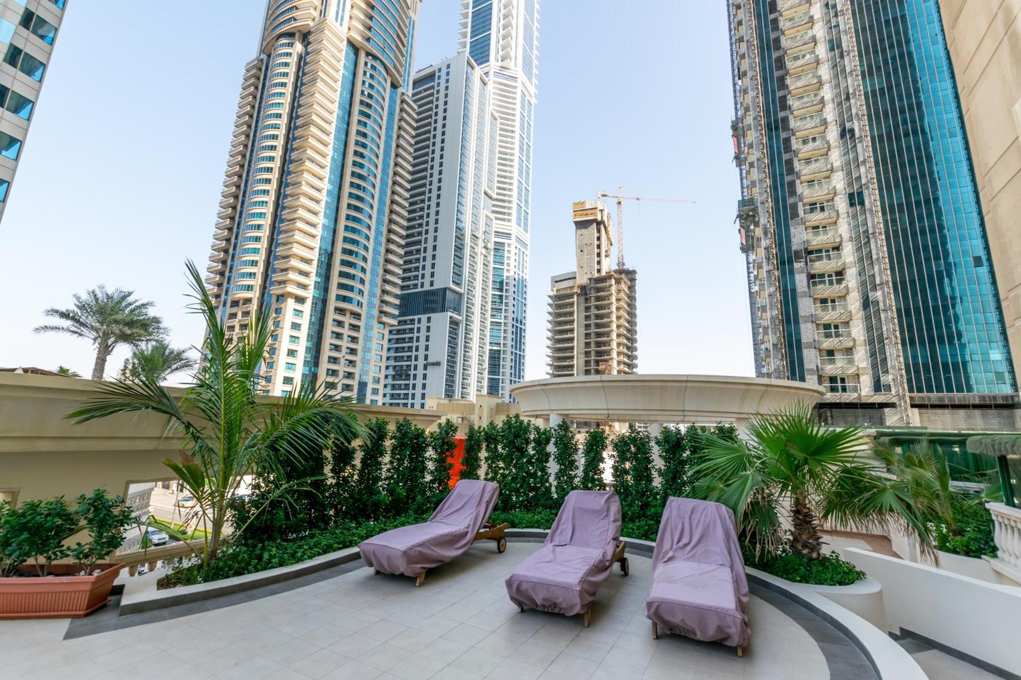 Apartment Masters And Double For Girls Only In Marina,